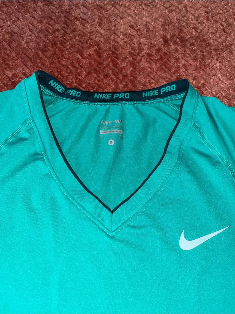 Nike Women’s Teal Short-Sleeve Dri-FIT V-Neck Athletic Tee. Size S